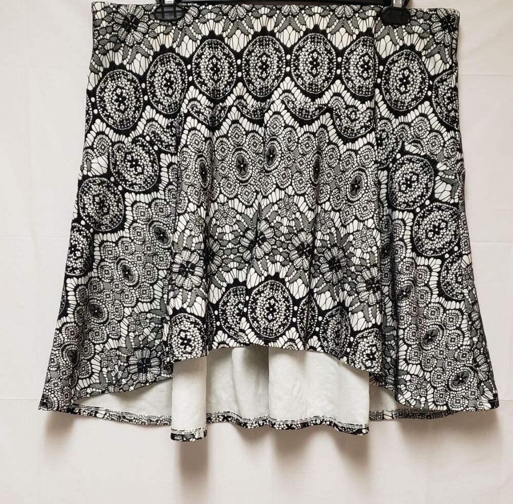 Torrid Bonded Lace Flounce Skirt-Size 2/2X-Lined-Monochromatic Hi Low-Casual-NWT